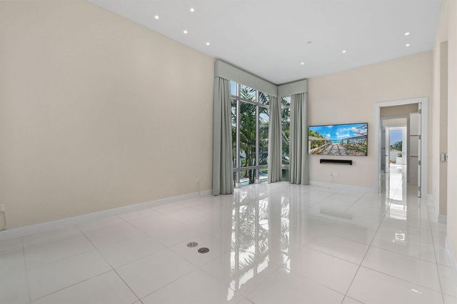 2 Water Club Way 301, North Palm Beach, FL 33408