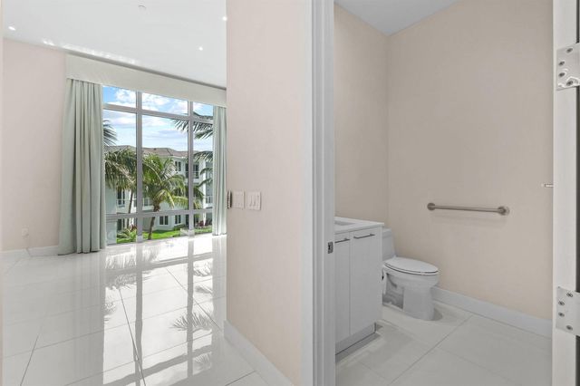 2 Water Club Way 301, North Palm Beach, FL 33408