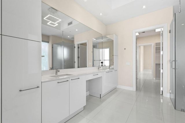 2 Water Club Way 301, North Palm Beach, FL 33408