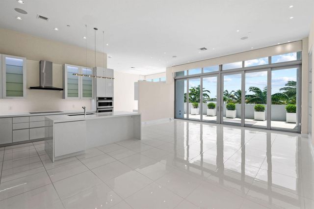 2 Water Club Way 301, North Palm Beach, FL 33408