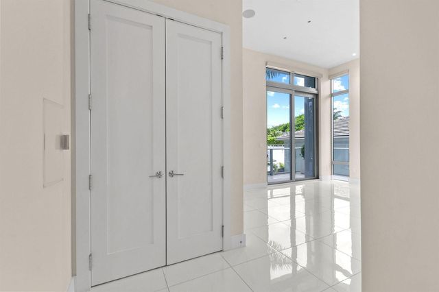 2 Water Club Way 301, North Palm Beach, FL 33408