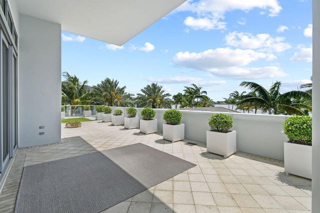 2 Water Club Way 301, North Palm Beach, FL 33408
