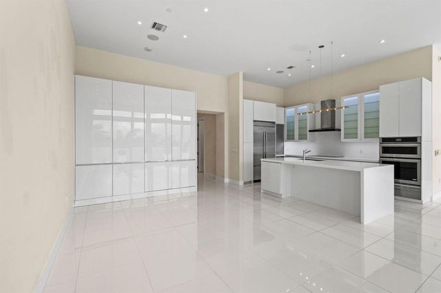 2 Water Club Way 301, North Palm Beach, FL 33408
