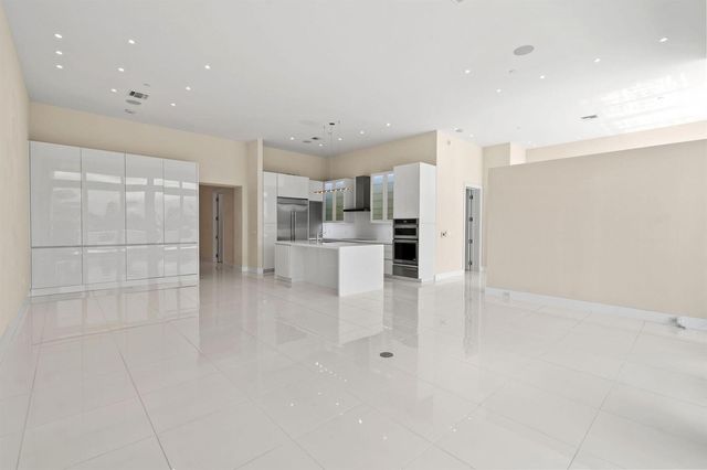 2 Water Club Way 301, North Palm Beach, FL 33408