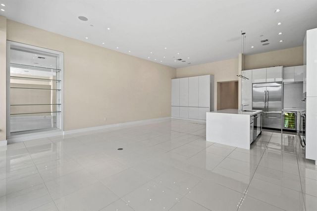 2 Water Club Way 301, North Palm Beach, FL 33408
