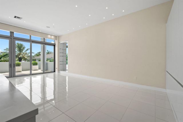 2 Water Club Way 301, North Palm Beach, FL 33408