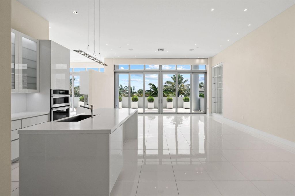 2 Water Club Way 301, North Palm Beach, FL 33408