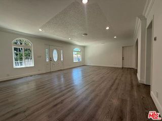 6742 Radford Avenue, Los Angeles, CA 91606