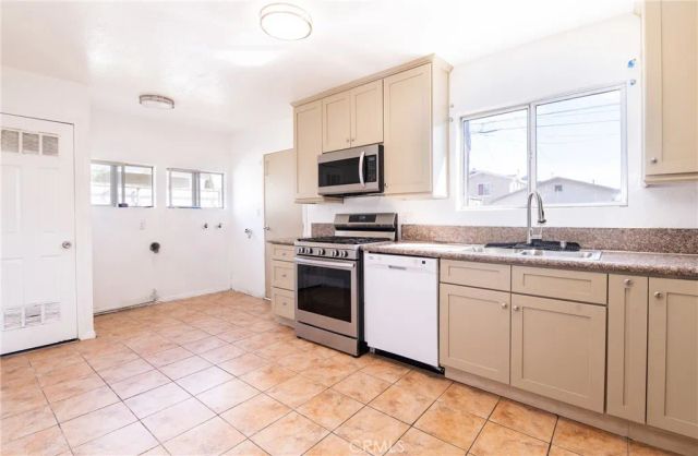 124 W Caldwell, Compton, CA 90220