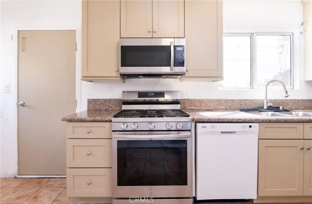 124 W Caldwell, Compton, CA 90220