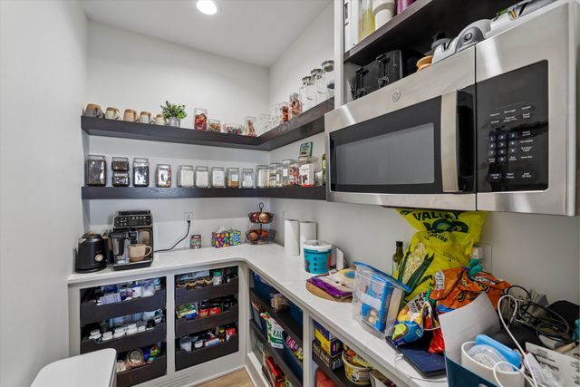 2872 NW Beechwood Drive, Grimes, IA 50111