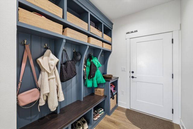 2872 NW Beechwood Drive, Grimes, IA 50111