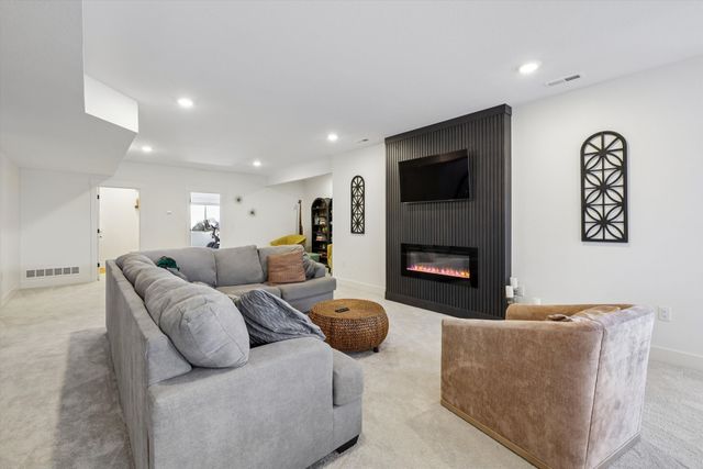 2872 NW Beechwood Drive, Grimes, IA 50111