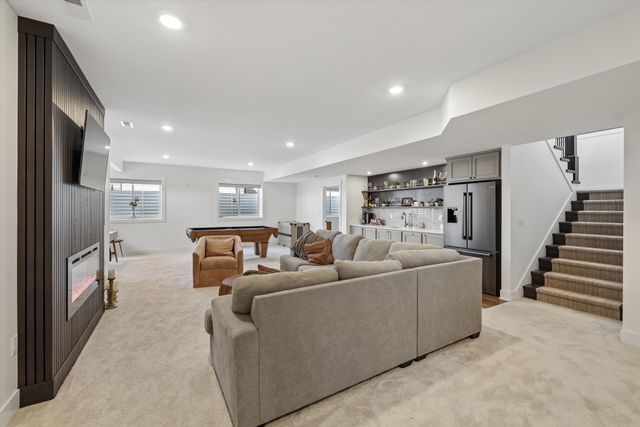 2872 NW Beechwood Drive, Grimes, IA 50111