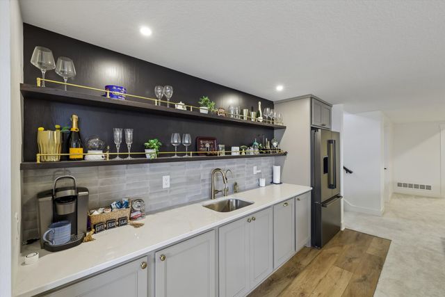 2872 NW Beechwood Drive, Grimes, IA 50111