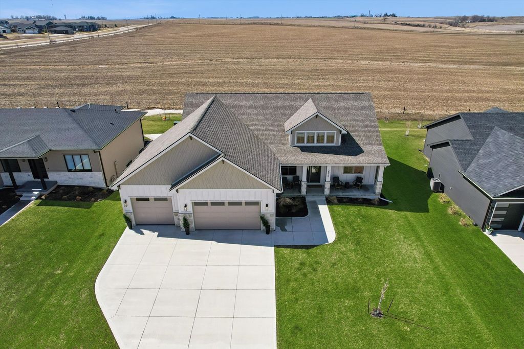 2872 NW Beechwood Drive, Grimes, IA 50111