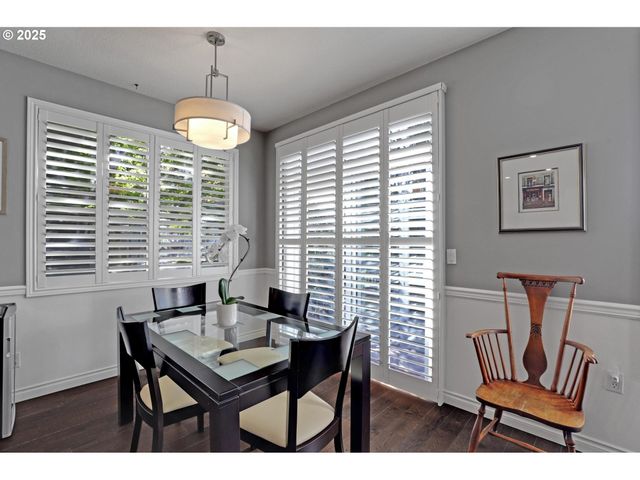 10156 Nw FLEETWOOD Dr, Portland, OR 97229