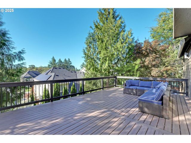 10156 Nw FLEETWOOD Dr, Portland, OR 97229