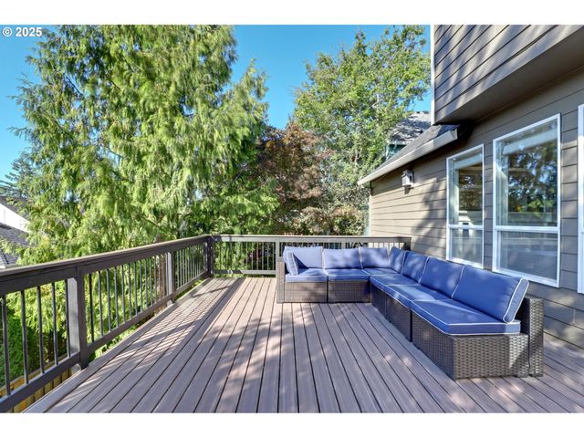 10156 Nw FLEETWOOD Dr, Portland, OR 97229