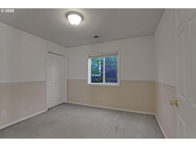 10156 Nw FLEETWOOD Dr, Portland, OR 97229