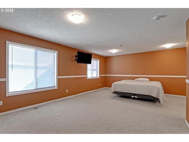 10156 Nw FLEETWOOD Dr, Portland, OR 97229