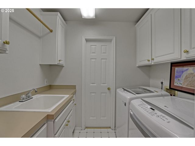 10156 Nw FLEETWOOD Dr, Portland, OR 97229