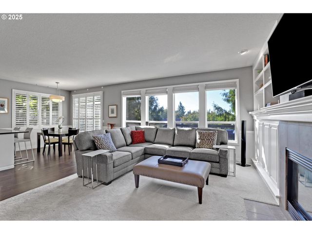 10156 Nw FLEETWOOD Dr, Portland, OR 97229