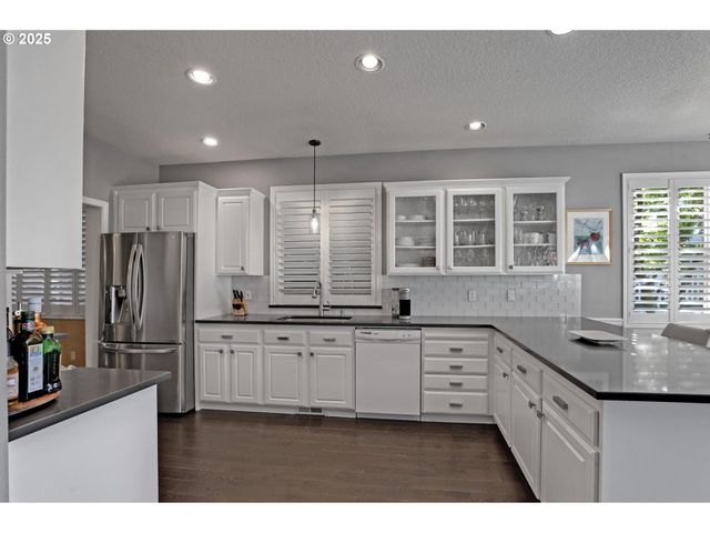 10156 Nw FLEETWOOD Dr, Portland, OR 97229