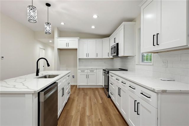 22922 Bedford Road, Spring Hill, KS 66083