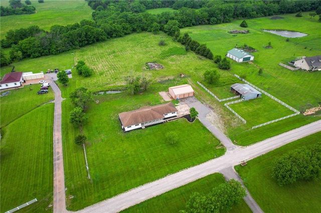 22922 Bedford Road, Spring Hill, KS 66083