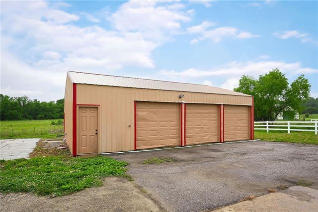 22922 Bedford Road, Spring Hill, KS 66083