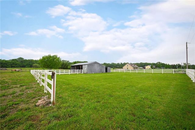 22922 Bedford Road, Spring Hill, KS 66083