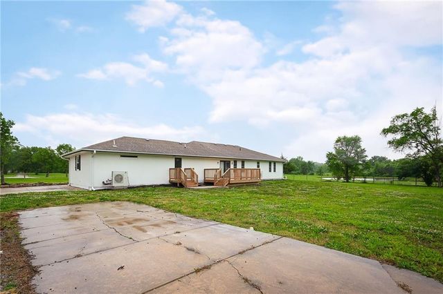 22922 Bedford Road, Spring Hill, KS 66083