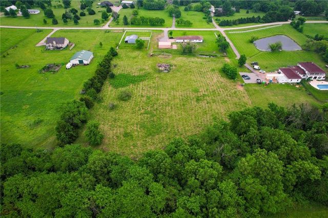 22922 Bedford Road, Spring Hill, KS 66083