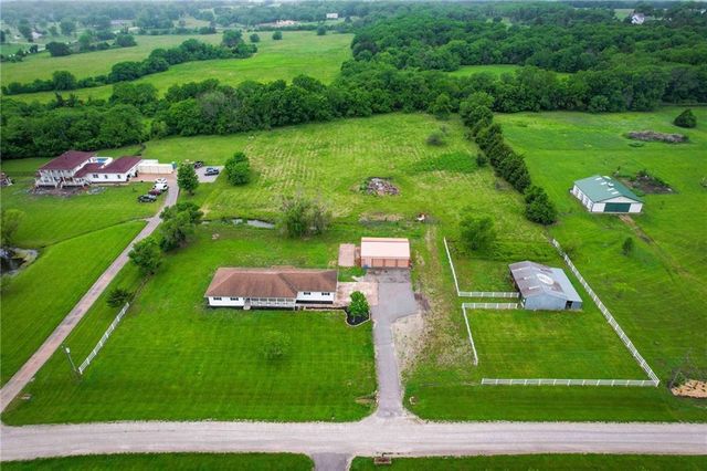 22922 Bedford Road, Spring Hill, KS 66083