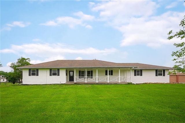22922 Bedford Road, Spring Hill, KS 66083