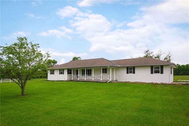22922 Bedford Road, Spring Hill, KS 66083
