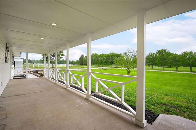 22922 Bedford Road, Spring Hill, KS 66083