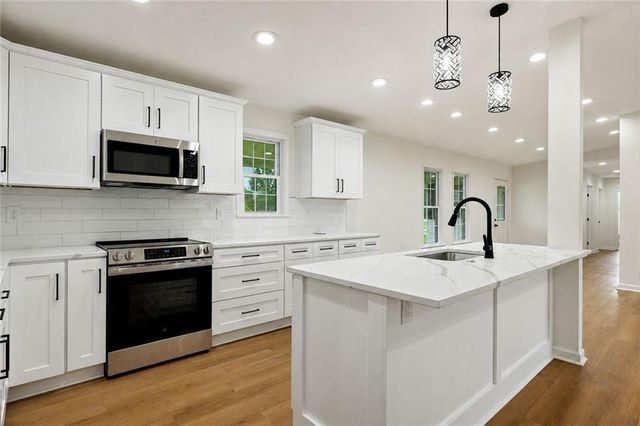 22922 Bedford Road, Spring Hill, KS 66083