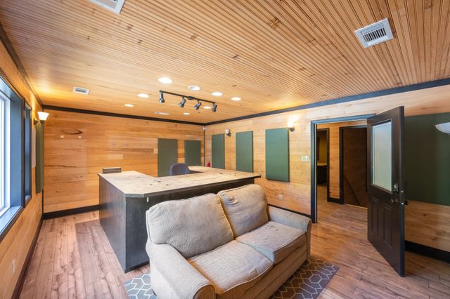 215 Baker Rd, Huntingdon, TN 38344