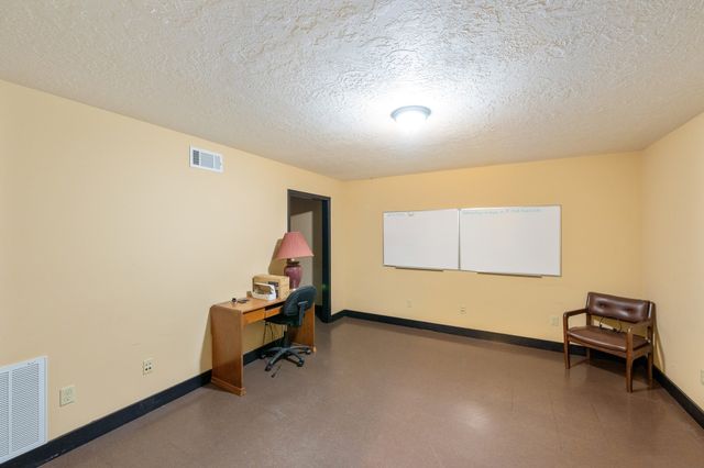 215 Baker Rd, Huntingdon, TN 38344