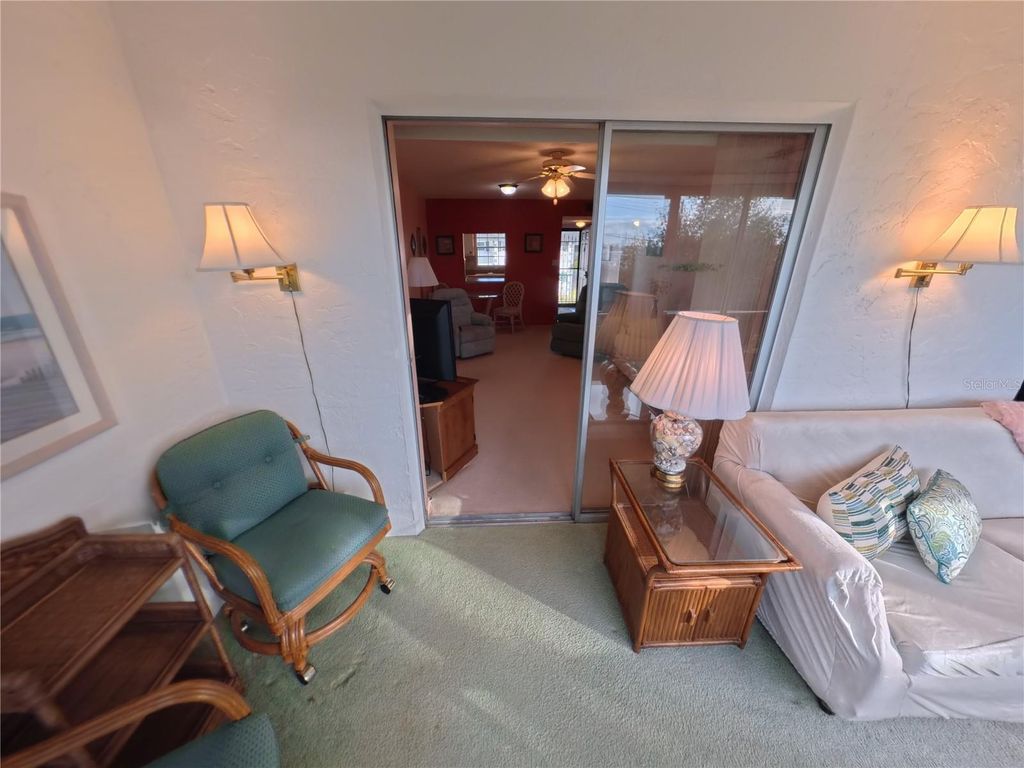 Image 11 of property listing at 202 47TH AVENUE DRIVE W 332, Bradenton, FL 34207