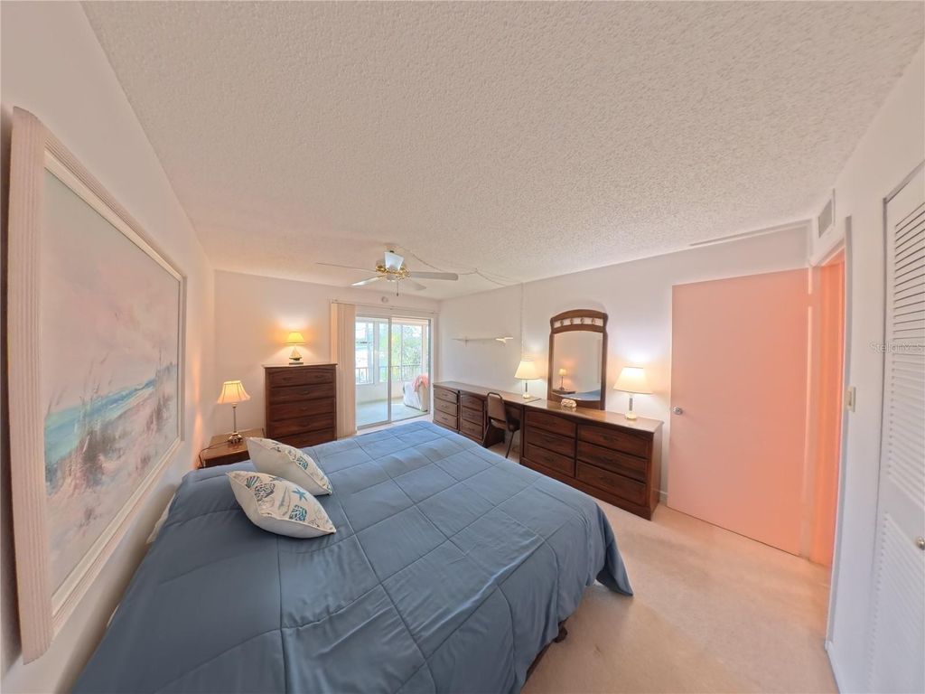 Image 14 of property listing at 202 47TH AVENUE DRIVE W 332, Bradenton, FL 34207