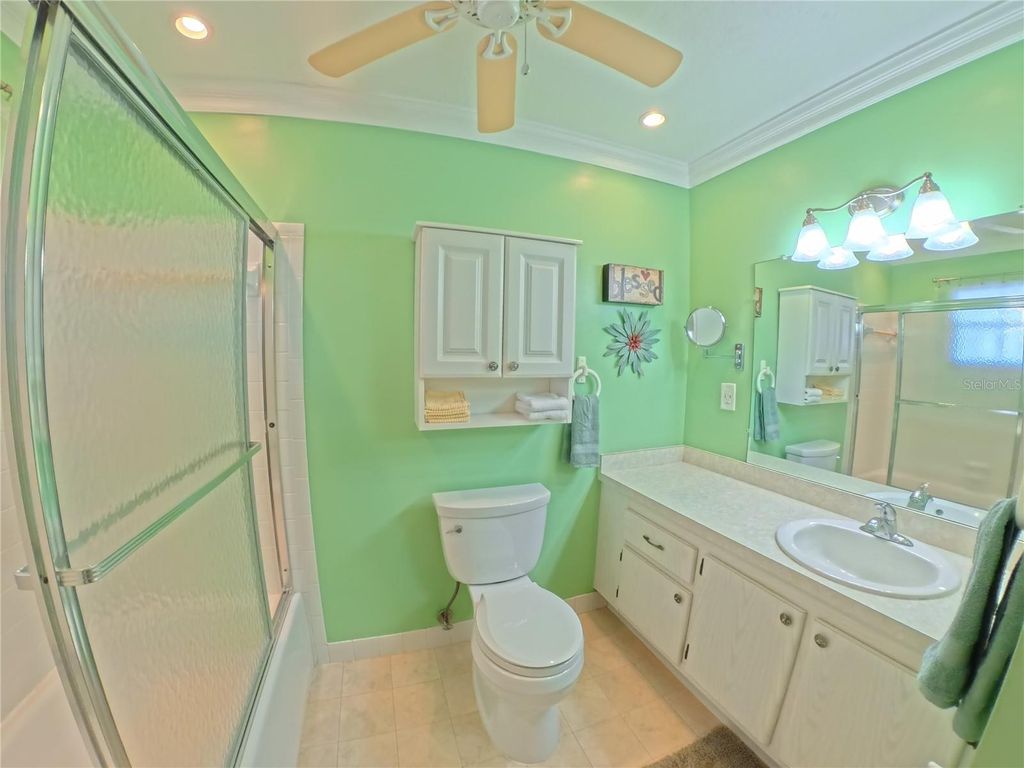 Image 17 of property listing at 202 47TH AVENUE DRIVE W 332, Bradenton, FL 34207