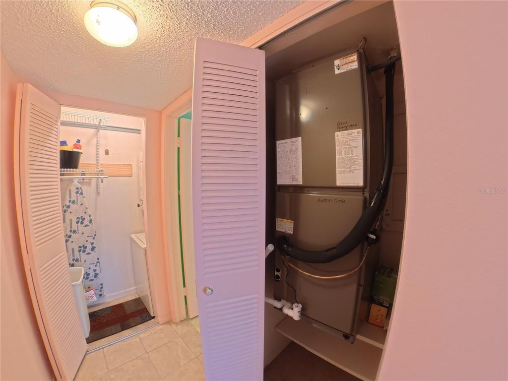 Image 19 of property listing at 202 47TH AVENUE DRIVE W 332, Bradenton, FL 34207