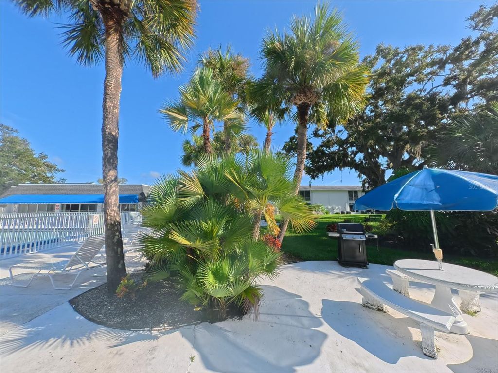 Image 25 of property listing at 202 47TH AVENUE DRIVE W 332, Bradenton, FL 34207