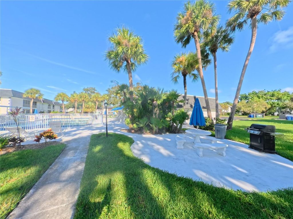 Image 26 of property listing at 202 47TH AVENUE DRIVE W 332, Bradenton, FL 34207
