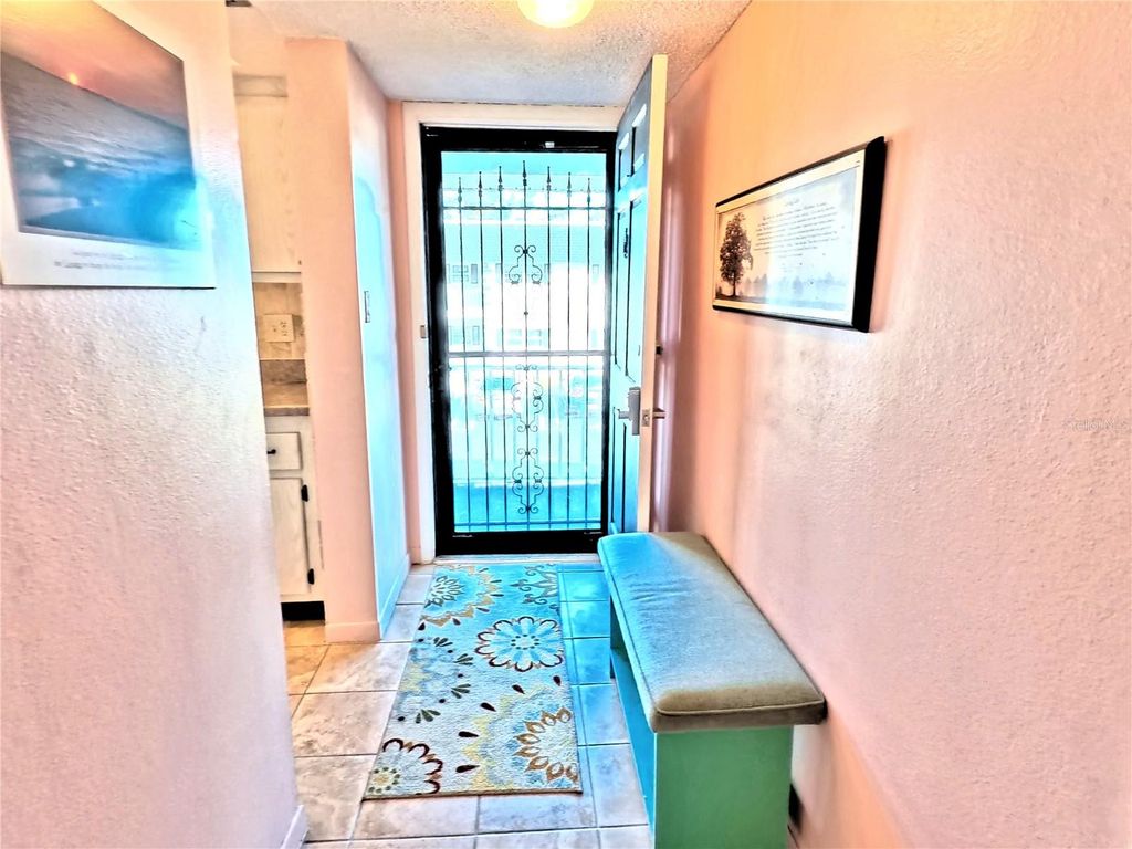 Image 4 of property listing at 202 47TH AVENUE DRIVE W 332, Bradenton, FL 34207