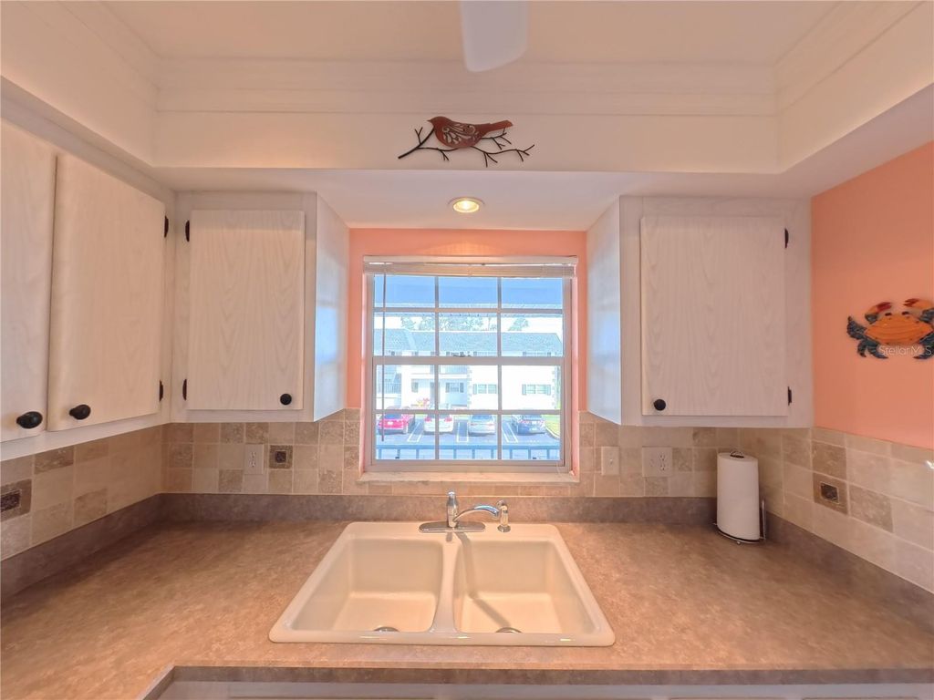 Image 8 of property listing at 202 47TH AVENUE DRIVE W 332, Bradenton, FL 34207