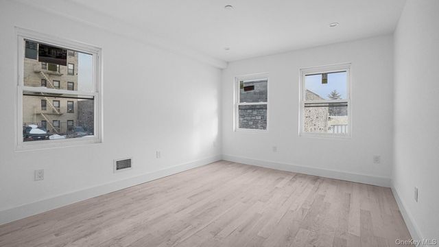 342 E 234th Street, Bronx, NY 10470